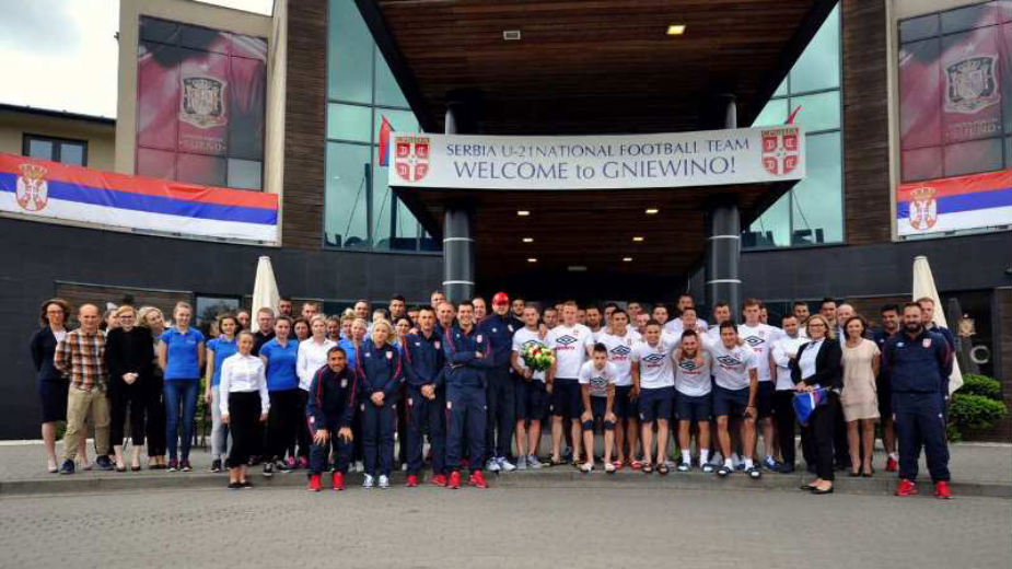 Jedan trofej, 12 kandidata 1