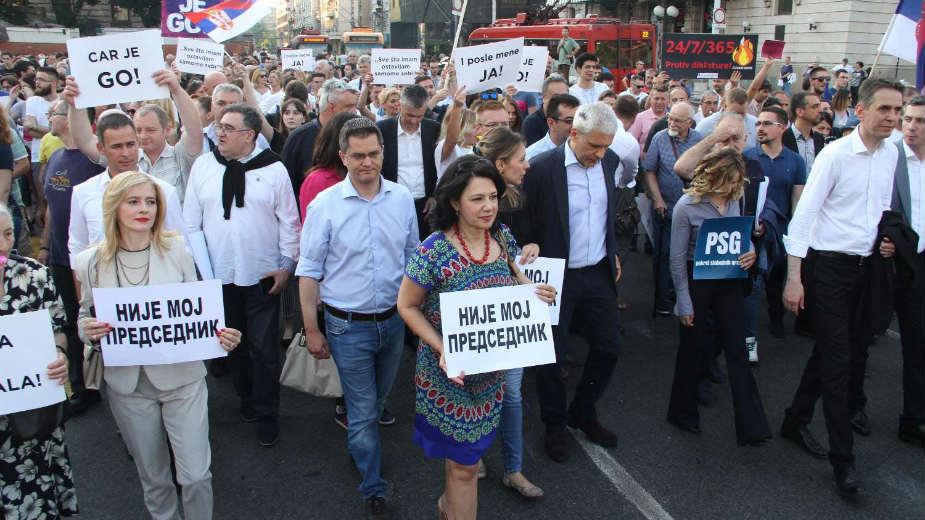 Inauguraciona nedelja: Senka potpunog trijumfa 1