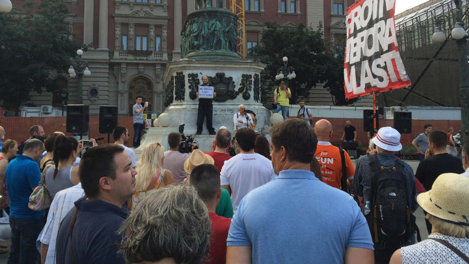Okončan protest "Protiv diktature" na Trgu republike 2 Okončan protest "Protiv diktature" na Trgu republike 2