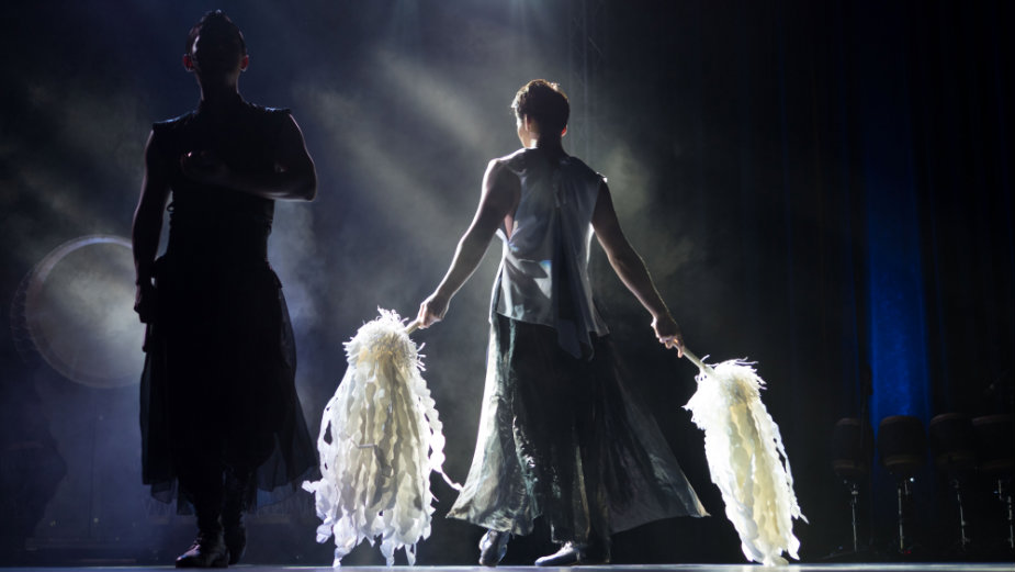 Tago: Spoj perkusija, plesa i optimizma 1