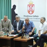 Ćirilica službeno, latinica pomoćno pismo 3