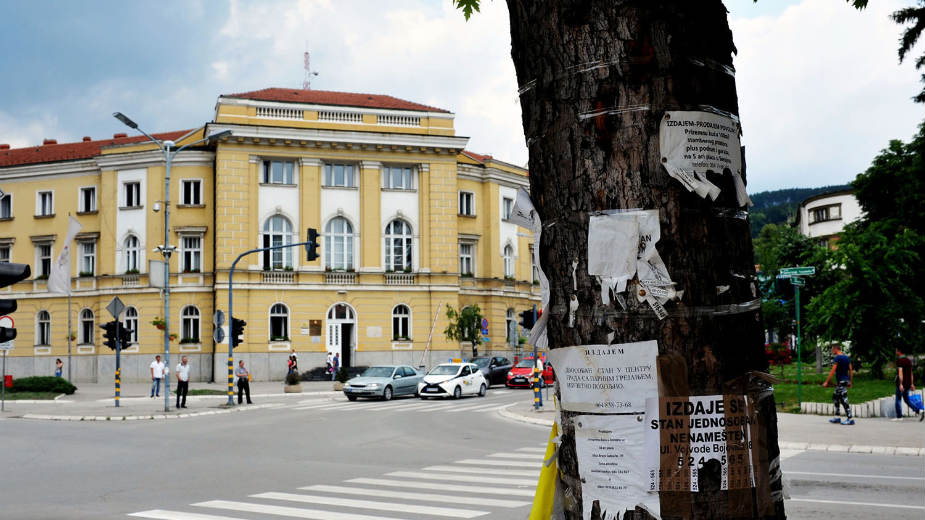 Granitne ploče ispred zgrade lokalne skupštine 1