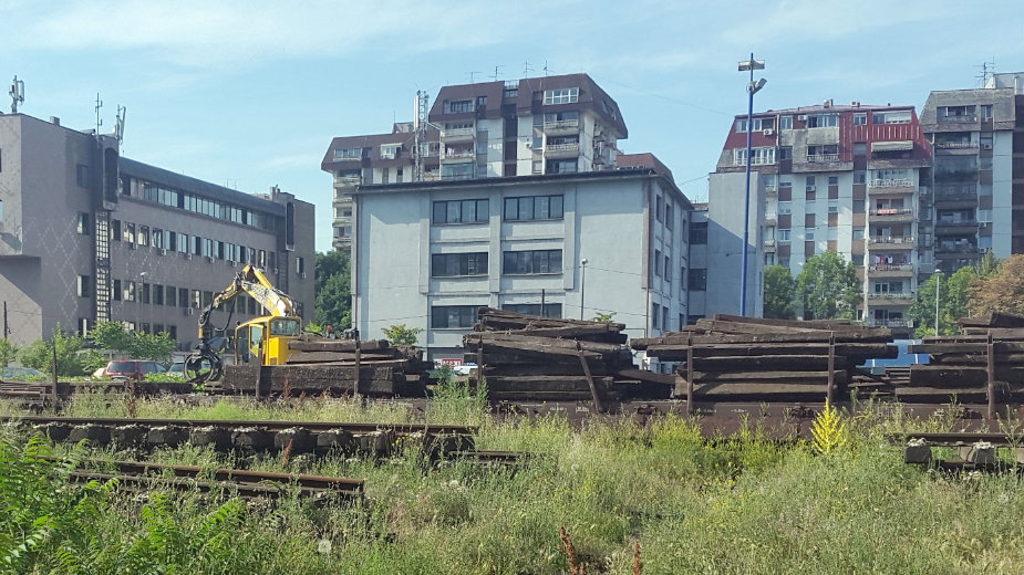 Otpad iz "Beograda na vodi" i dalje pod prozorima stanara 1 Otpad iz "Beograda na vodi" i dalje pod prozorima stanara 1