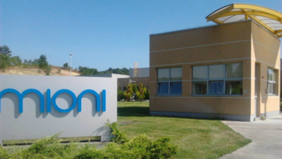 Mioni počeo da proizvodi žuti i crni sok 1