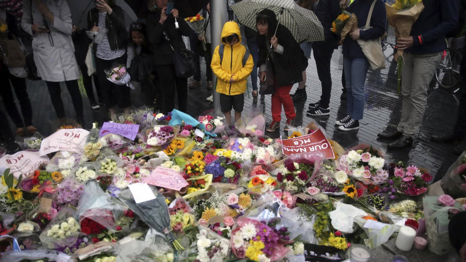 Minutom ćutanja Britanci odali poštu žrtvama napada 1