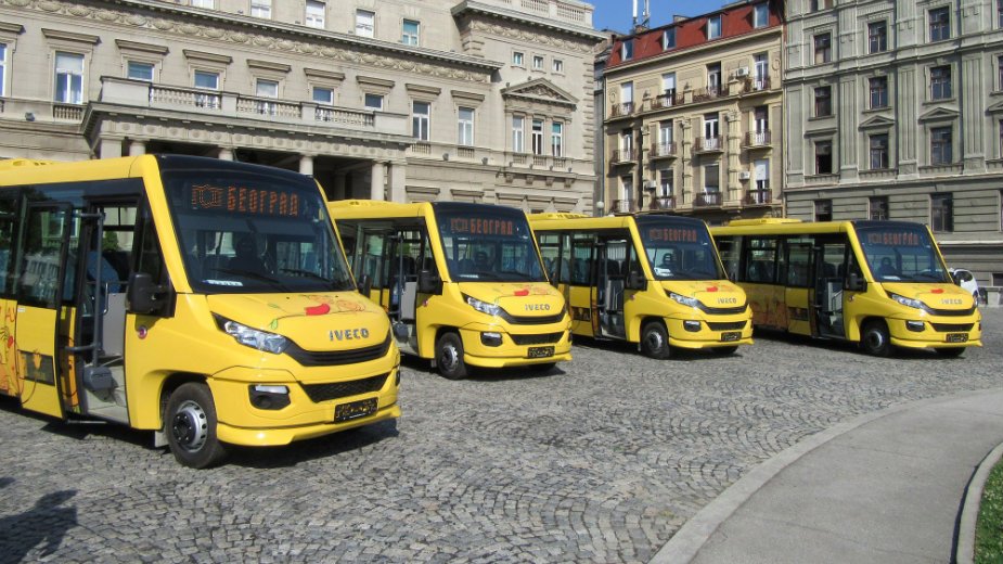 Osam novih žutih autobusa za prevoz dece 1