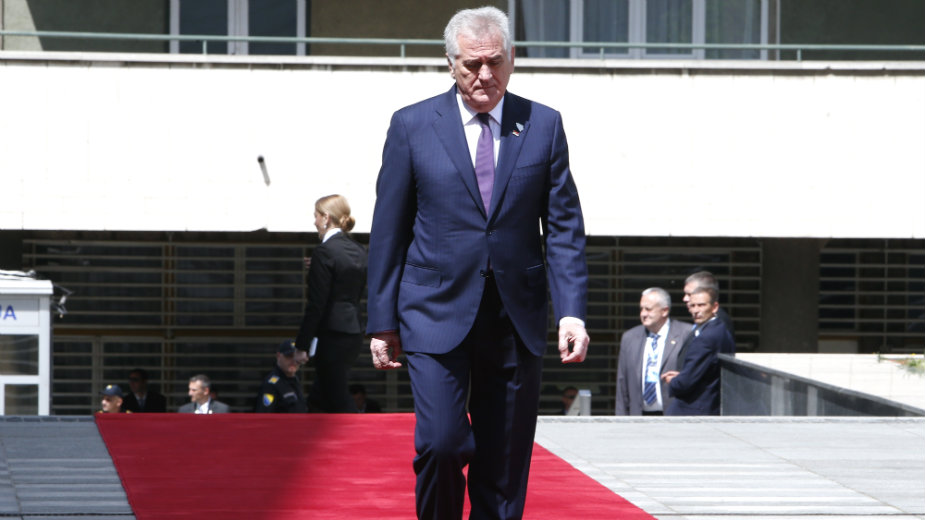 Nikoliću i penzija i funkcija 1