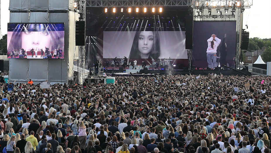 Održan koncert Arijane Grande sa gostima u Mančesteru (VIDEO) 1
