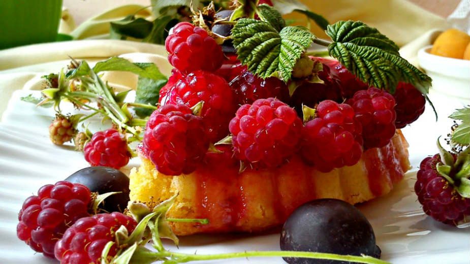 Recept nedelje: Jednostavna torta sa malinama 2 Recept nedelje: Jednostavna torta sa malinama 2