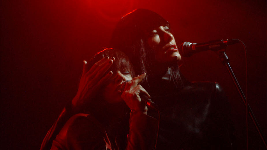 Melanholična nit između panka i bosa nove 1