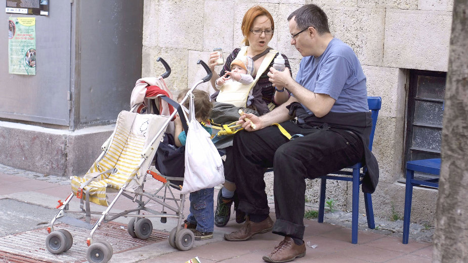 Porodilje u regionu primaju najmanje 300 evra mesečno 1