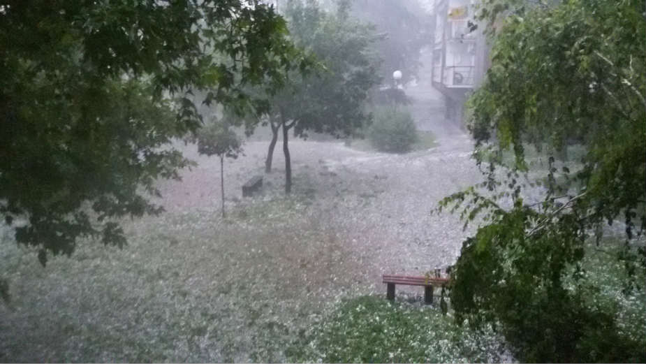 Obilna kiša “potopila” ulice u Čačku (VIDEO) 1