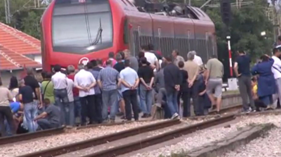 Radnici "Goše" ponovo blokirali prugu (VIDEO) 1