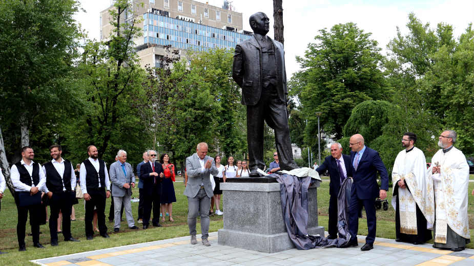 Otkriven spomenik Milutinu Milankoviću u Beogradu 1