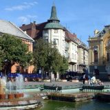 Naziv Opšte bolnice u Subotici na hrvatskom i mađarskom jeziku ispisan ćirilicom 14