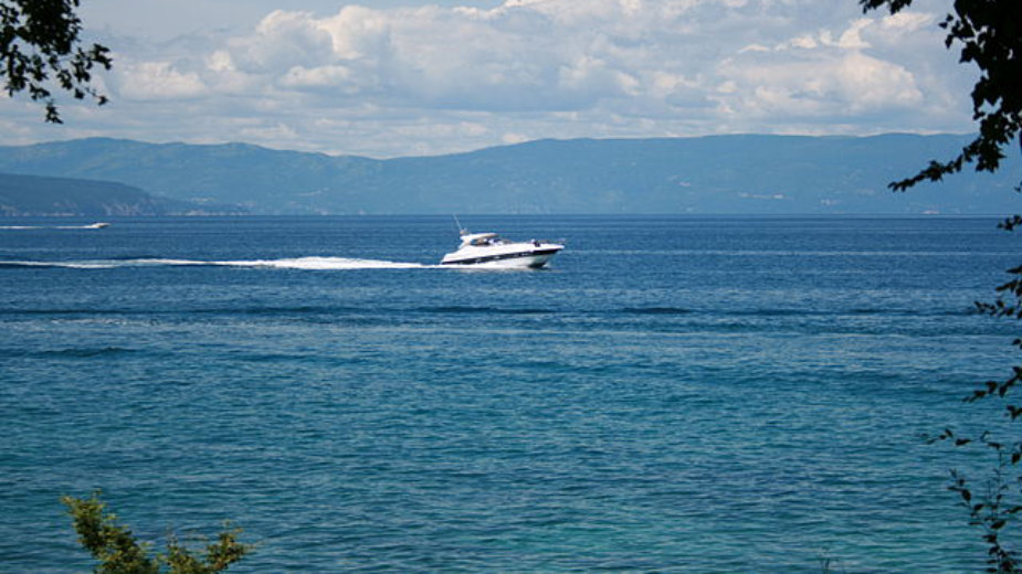 U Hrvatskoj gliser uleteo na plažu 1