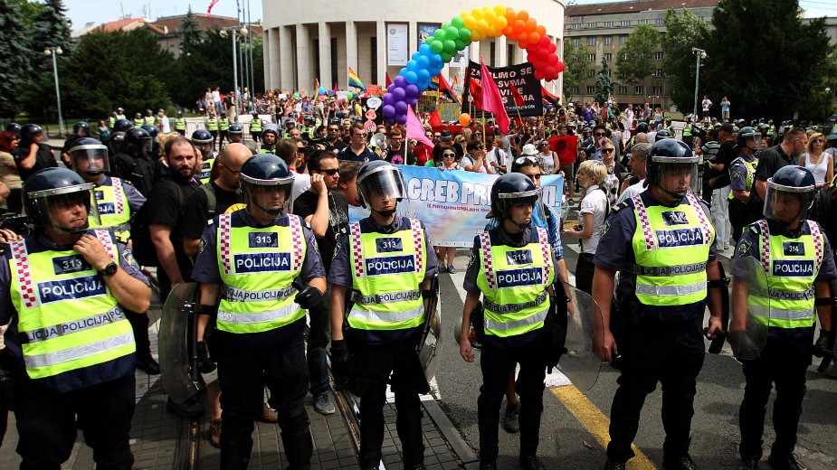 Zagreb prajd prate specijalci 1