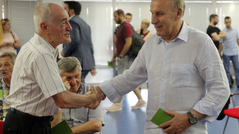 Minus skoro 30 miliona, za Pešića 750.000 evra 2 Minus skoro 30 miliona, za Pešića 750.000 evra 2