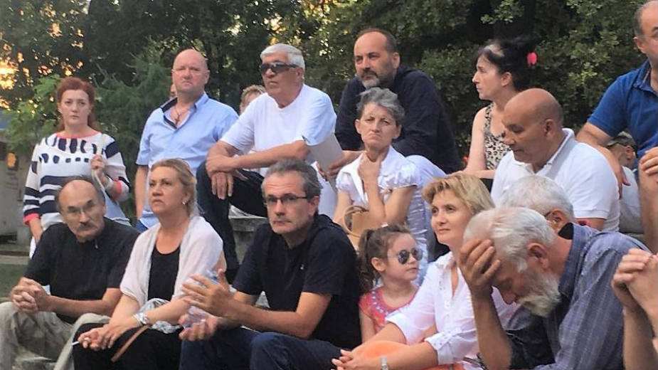 "Dati priliku građanima da čuju šta im se zaista dešava u državi" 1 "Dati priliku građanima da čuju šta im se zaista dešava u državi" 1