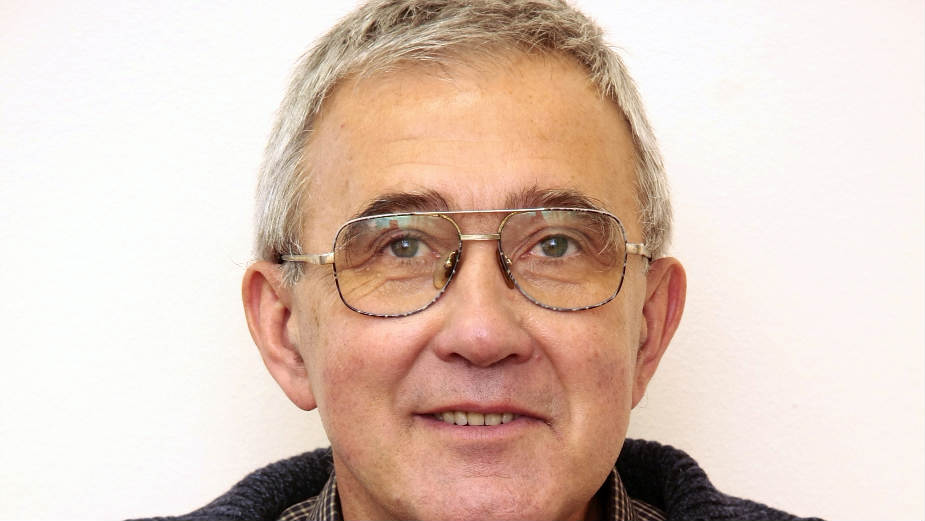 Kada beda zakuca na vrata 1