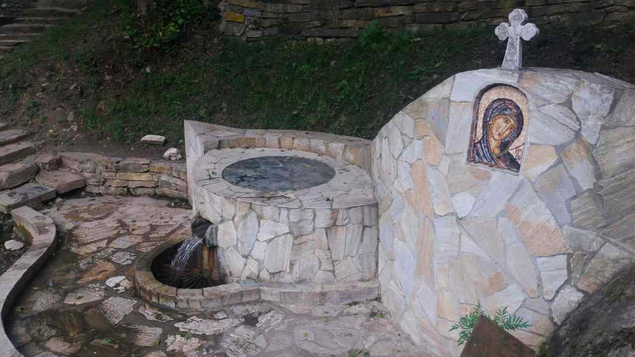 Gradačka Banja: I da se pije i da se lice mije 1 Gradačka Banja: I da se pije i da se lice mije 1