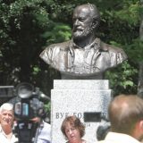 Otkriven spomenik Vuku Bojoviću u Zoo vrtu 4