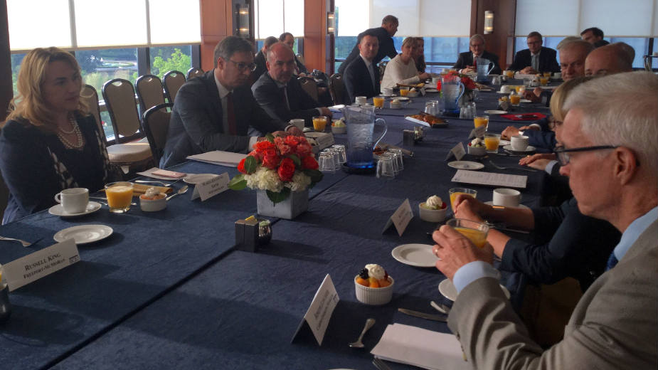 Vučić sa predstavnicima američkih kompanija 1