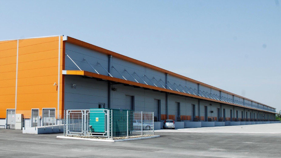 Izgrađena hala, završena prva faza „Veletržnice” 1