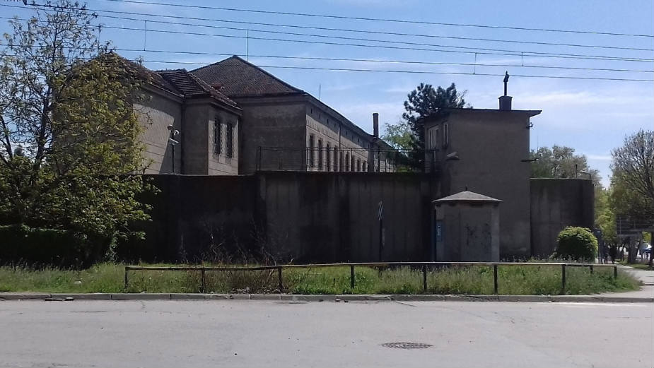 Umetnici oslikavaju ženski zatvor 1 Umetnici oslikavaju ženski zatvor 1