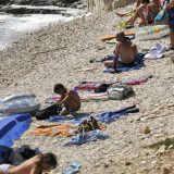 Zabranjeno šetanje u kupaćem po ulicama Hvara 14