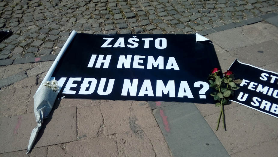 Članice kraljevačke „Fenomene“ na protestu protiv femicida 1