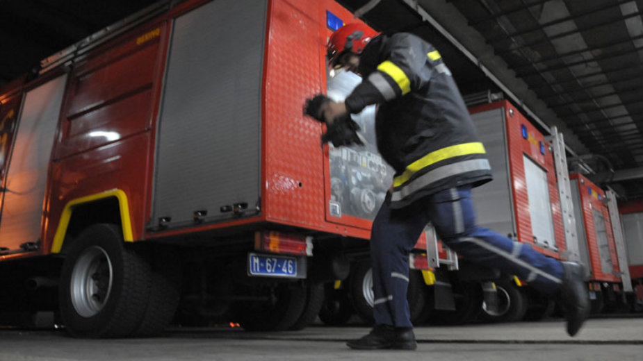 (VIDEO) Polumaturanti tokom bakljade zapalili krov škole u Podgorici 9