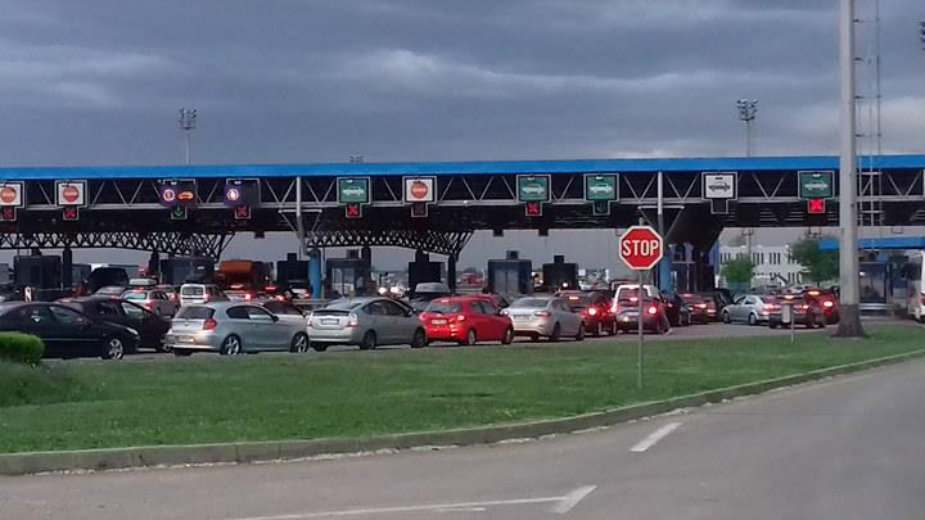 Kamioni na mađarskoj granici čekaju do pet sati, na hrvatskoj do tri 1