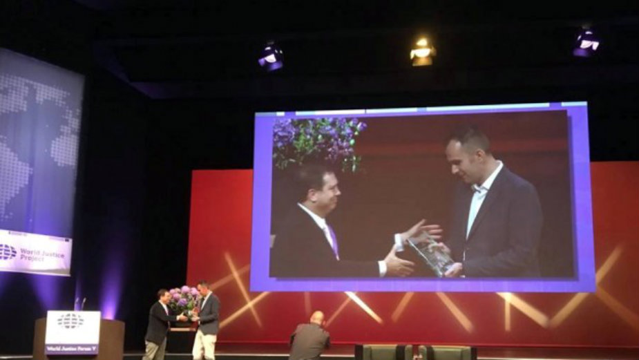 CINS-u nagrada Entoni Luis 1