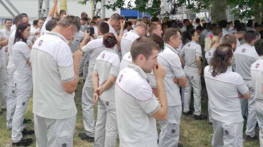 Nezadovoljstvo radnika raste dok čekaju pregovore o budućnosti fabrike 1 Nezadovoljstvo radnika raste dok čekaju pregovore o budućnosti fabrike 1