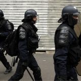 Tri osobe ubijene u oružanom napadu u Parizu 6