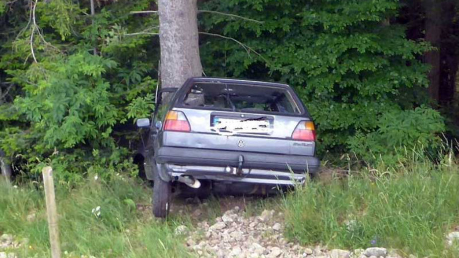 „Puntom“ udario u drvo i poginuo 1