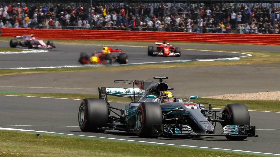 Hamilton fenomenalan pred svojom publikom 1