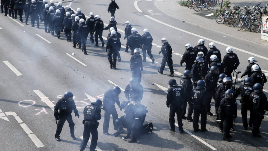 Više od stotinu povređenih u neredima u Hamburgu (VIDEO) 1