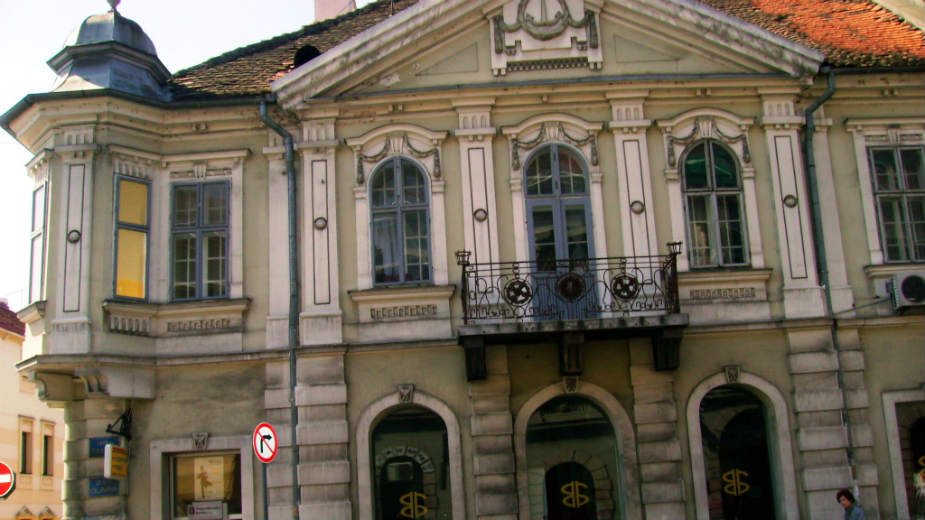 Kuća sa sunčanim satom: Klasicistički biser Zemuna 2