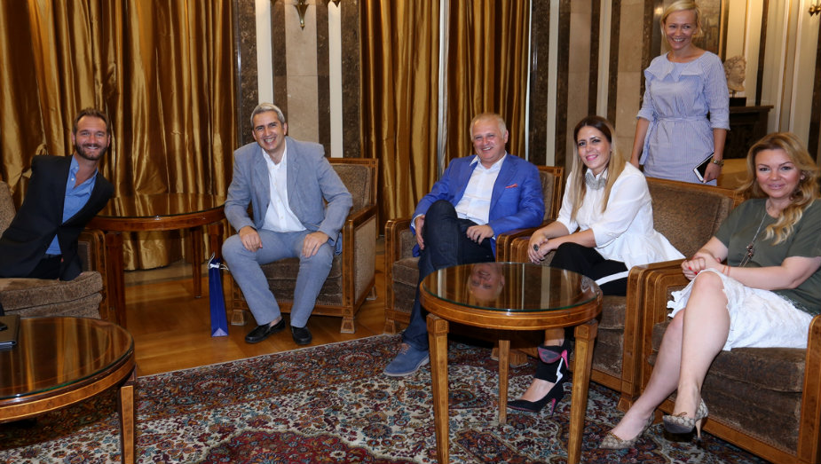 Nik Vujičić sa beogradskim vlastima 1 Nik Vujičić sa beogradskim vlastima 1