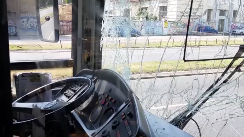 Sedmoro povređeno u sudaru autobusa i kamiona 1