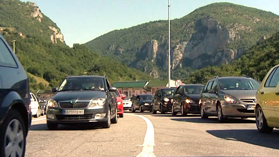 Gužve na ulazu u Crnu Goru, bilo i tuča 1