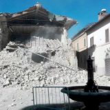 Osam tela u urušenoj kući 11