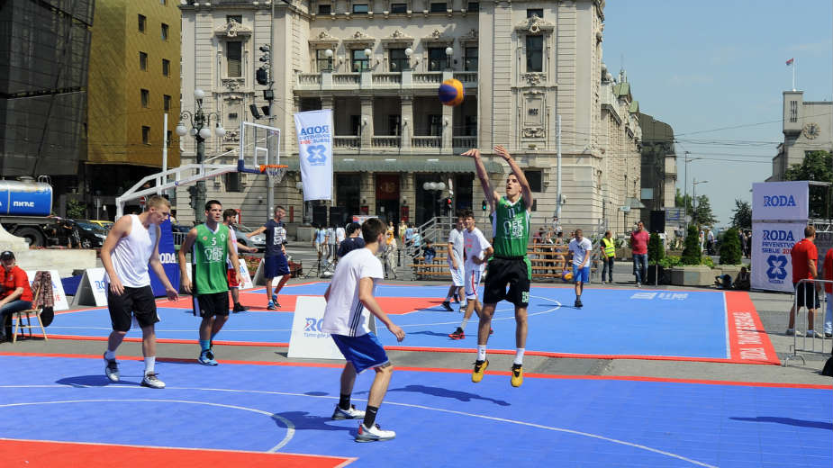 Finale u basketu na Trgu republike 1