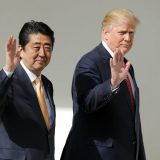 Japanski premijer sa Trampom o ispaljenoj raketi Severne Koreje 10