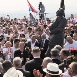 Nad žrtvama nariču oni koji su napravili krvoproliće 13