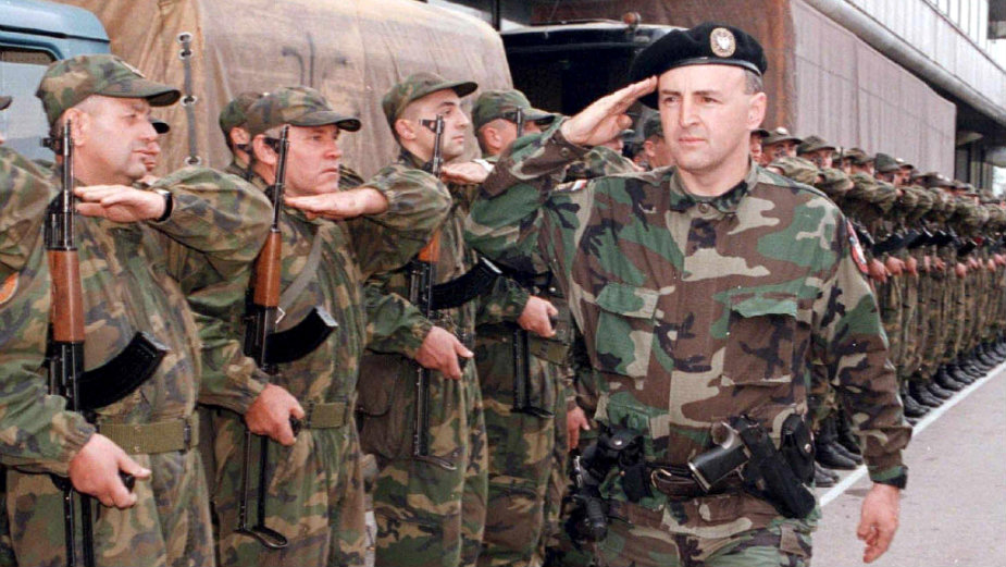 Usta puna patriotizma, džepovi puni novca 1