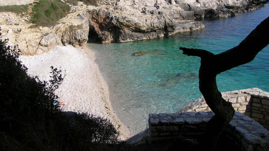 Pula (3): Krhka poezija tame 1