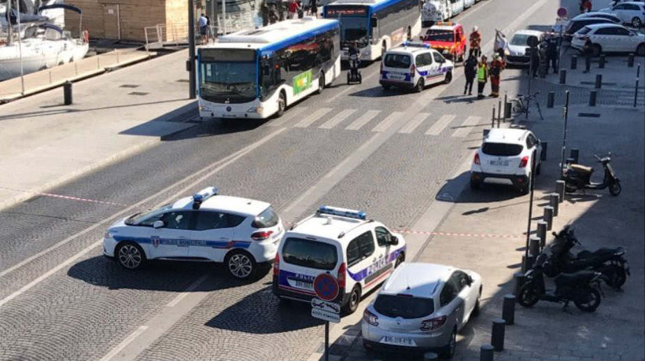 Auto uleteo među putnike na stanici u Marseju, ima žrtava 1